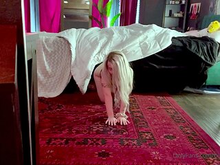 StripCamFun Blonde Amateur MILF Webcam for You
