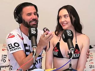 La hermosa modelo nos cuenta cual es la m&aacute_s grande que la penetr&oacute_!