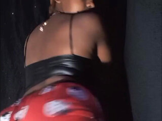 Burning looks, provoking lips and a slow desire that gets into your head without permission