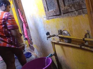 I secretly took a video of my girlfriend taking a bath in the bathroom. She's so beautiful.