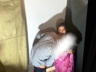 Invited Desi Bhabhi to the house and fucked for the first time