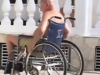 Granny Outdoor Blowjob and Cumshot - English Hairless Pussy