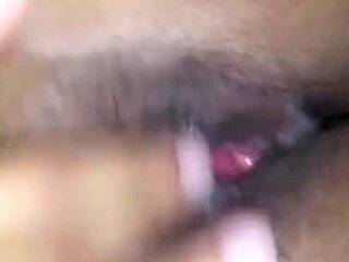 Wendy, una dominicana con grandes tetas naturales se masturb