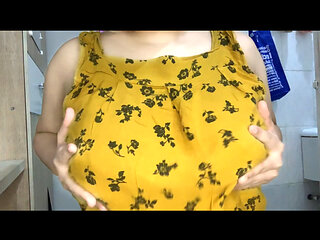 This woman is fun to play with her vibrator