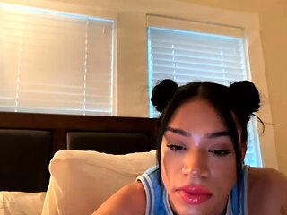 Tranny amateur solo big tits masturbates in high def