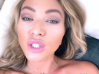 Flashing amateur babe Fae Corbin public masturbate