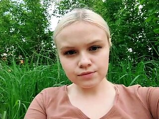 A_beautiful_girl_masturbates_in_nature