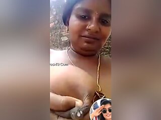 Horny Desi Bhabhi Shows Her Milky Boobs