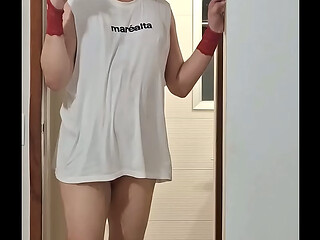 Chego em casa com a lingerie que minha mulher tirou no clube para virar a noite sozinha.