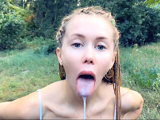 Quick Blowjob Outdoor (POV)