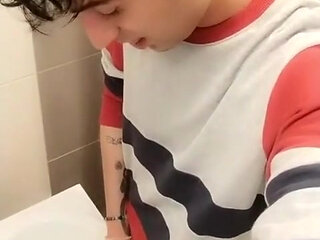 Lazy to Go to the Toilet, so I Piss to the Sink