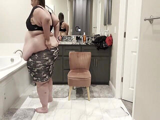 Plump Paradise: Costume Role Play Tease (sd)