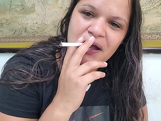 Deixei meu cigarro todo babado  !!!  Voc&ecirc_  fumaria um cigarro gozado por mim Paty bumbum  ?