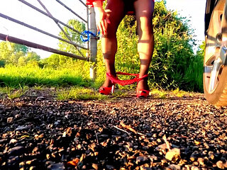 Amateur crossdresser Kellycd2022 masturbating in the sun