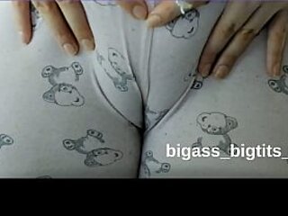 CAMEL TOE- RUBBNG PUSSY N PAJAMAS