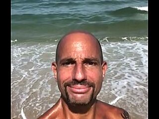 TAN HARDBODY ITALIAN PORNSTAR AT THE BEACH