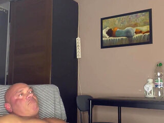 Bodybuilder Jerk off Home