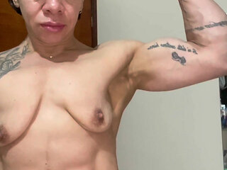 Come admire this tattooed muscle mommy