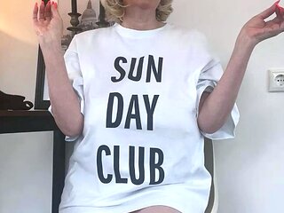 Gorgeous Mature Blonde Solo Masturbation