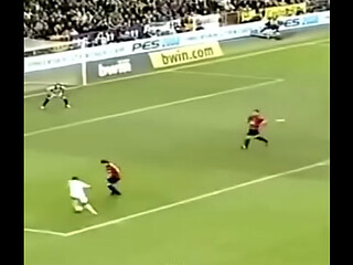 Robinho fodendo os zagueiro