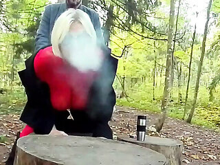 Amateur Blonde Stepmom Hot Anal Sex with Stranger in Park