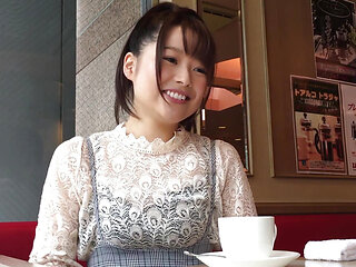 M420g08 a Serious Girl Who Is Doing Medical Affairs That Accepts the Video Shooting of the Underwear Model