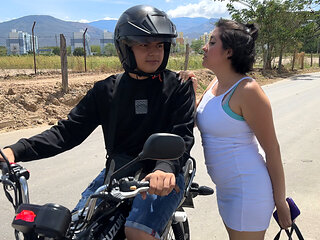 I get a call from my sexy best friend to pick me up on the bike, I start to see her because she has a very nice ass and she pays me with pussy.