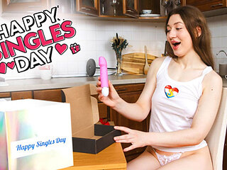 Single and Ready to Finger at ClubSweethearts