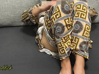 Ibu tunggal Asia menunggu teman laki-lakinya pulang ngentot Istri