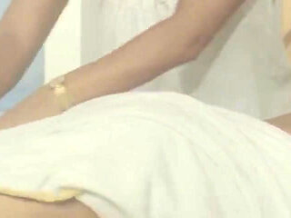 White Venus Gets Licked to Orgasm