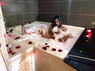 Romantic and wet masturbation in the bathtub for you, with foam and rose petals.