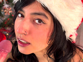 Aaliyah Yasin Gets a Big Christmas Facial