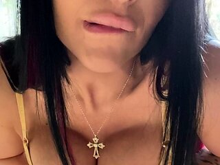 Cheep looking amateur milf brunette Vannah