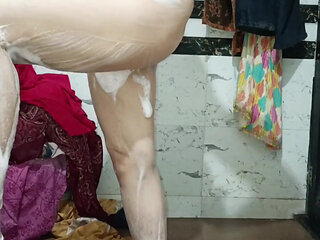 Priya Bhabi Hot Body Show