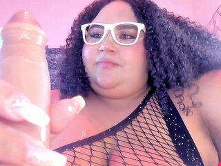 I suck a very tasty cock with lots of saliva. Do you want me to do the same for you now?