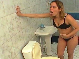 Amateur hottie solo masturbation