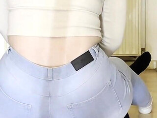 30 Minutes of Facesitting in Tight Bluejeans