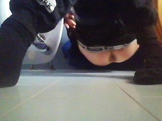 Guy tied her legs and opens her tight ass