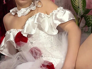 Horny Clown Girl Ellise Sneaks Into the Bedroom and Plays Until She Explodes