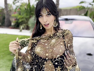 Muslim Bad Girl Fucks Herself on Top of a Car