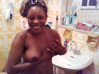Ebony gf in bathroom ass danse