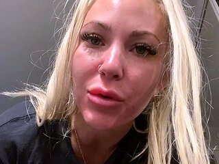 Blonde solo jerking off