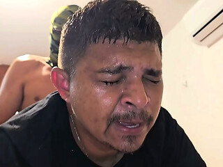 MECANICO PAGOU DIVIDA COM O SEU CU, FOI ARREGA&Ccedil_ADO POR TR&Ecirc_S DOTADOS.