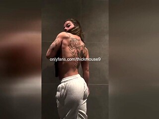 Muscle 18yo Going knuckle deep Seep Gym Live