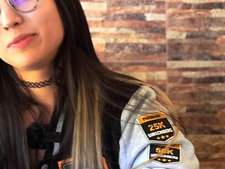 I HAD AN ORGASM IN A PUBLIC RESTAURANT WITH MY LUSH