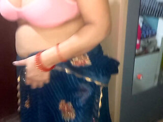 Beautiful bhabhi having romance with devai.