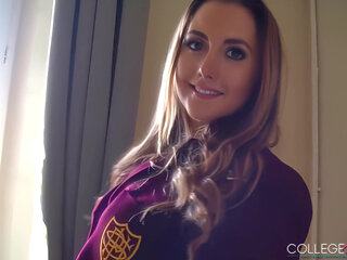 Simply Featuring Cat O'connell