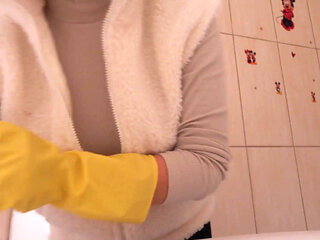 My Stepsister in Yellow Dishwashing Gloves Takes a Bath with a Dildo and Lots of White Foam and Soap