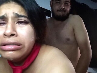 Chica vomita por garganta profunda