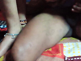 Indian girl friend ki hard fucking desi boy friend in bed